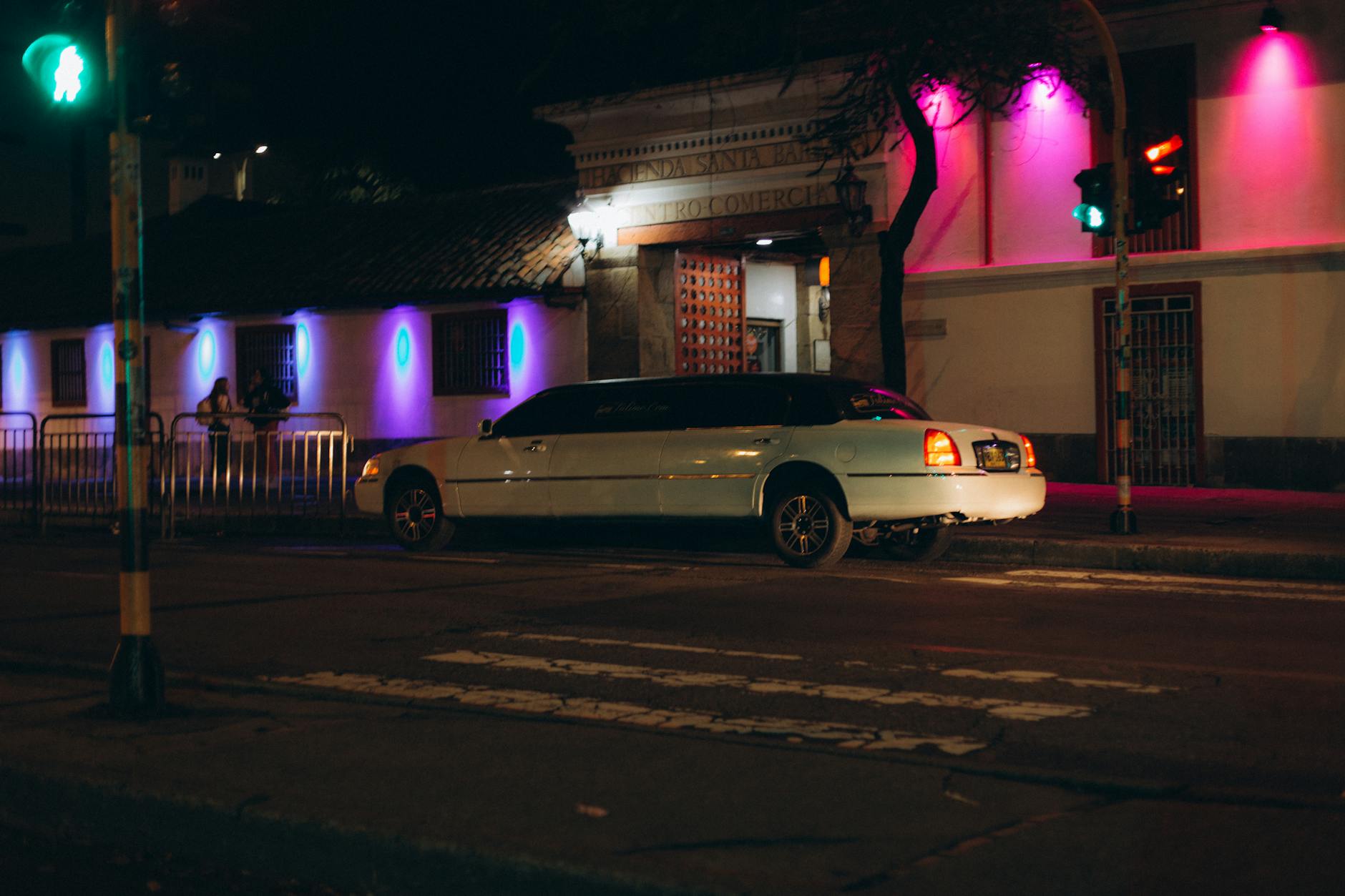 Prom-night transportation for Philadelphia groups