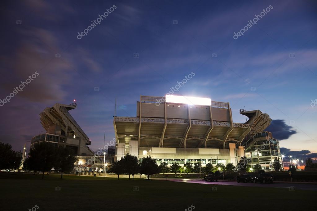 Pittsburgh Steelers vs Cleveland Browns 2026: Group Transportation, Tailgate & Stadium Logistics