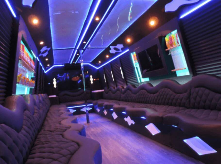 Thanksgiving Travel 2026: Group Charter Bus & Party Bus Logistics