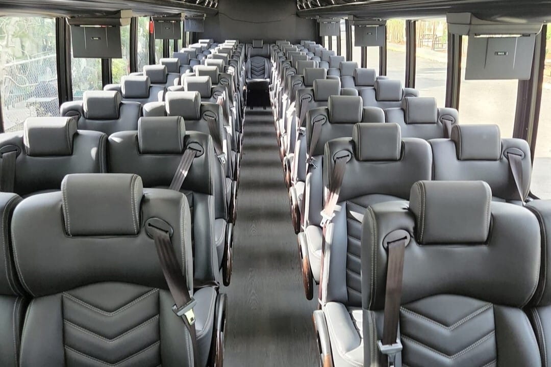 Houston High School Homecoming 2026: Group Transportation Playbook for Alumni, Greek Life & Tailgates