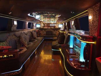 Milwaukee High School Homecoming 2026 Team Bus & Alumni