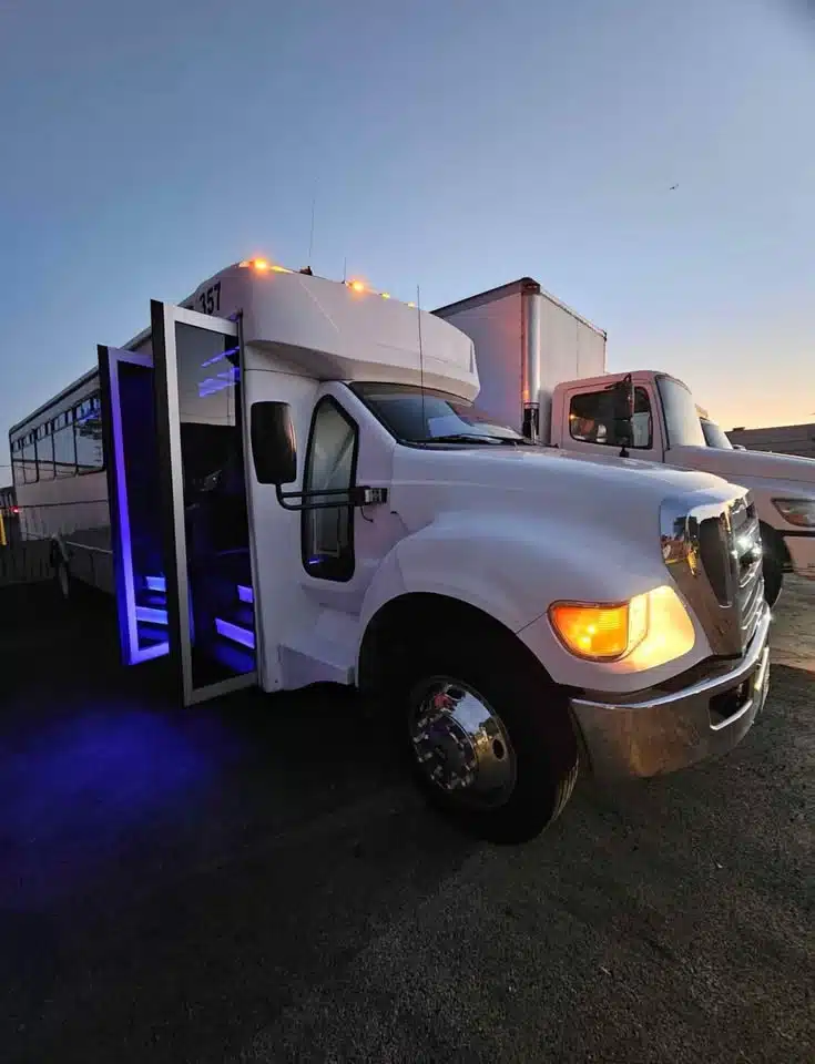 Charter Hub charter bus service in Chicago