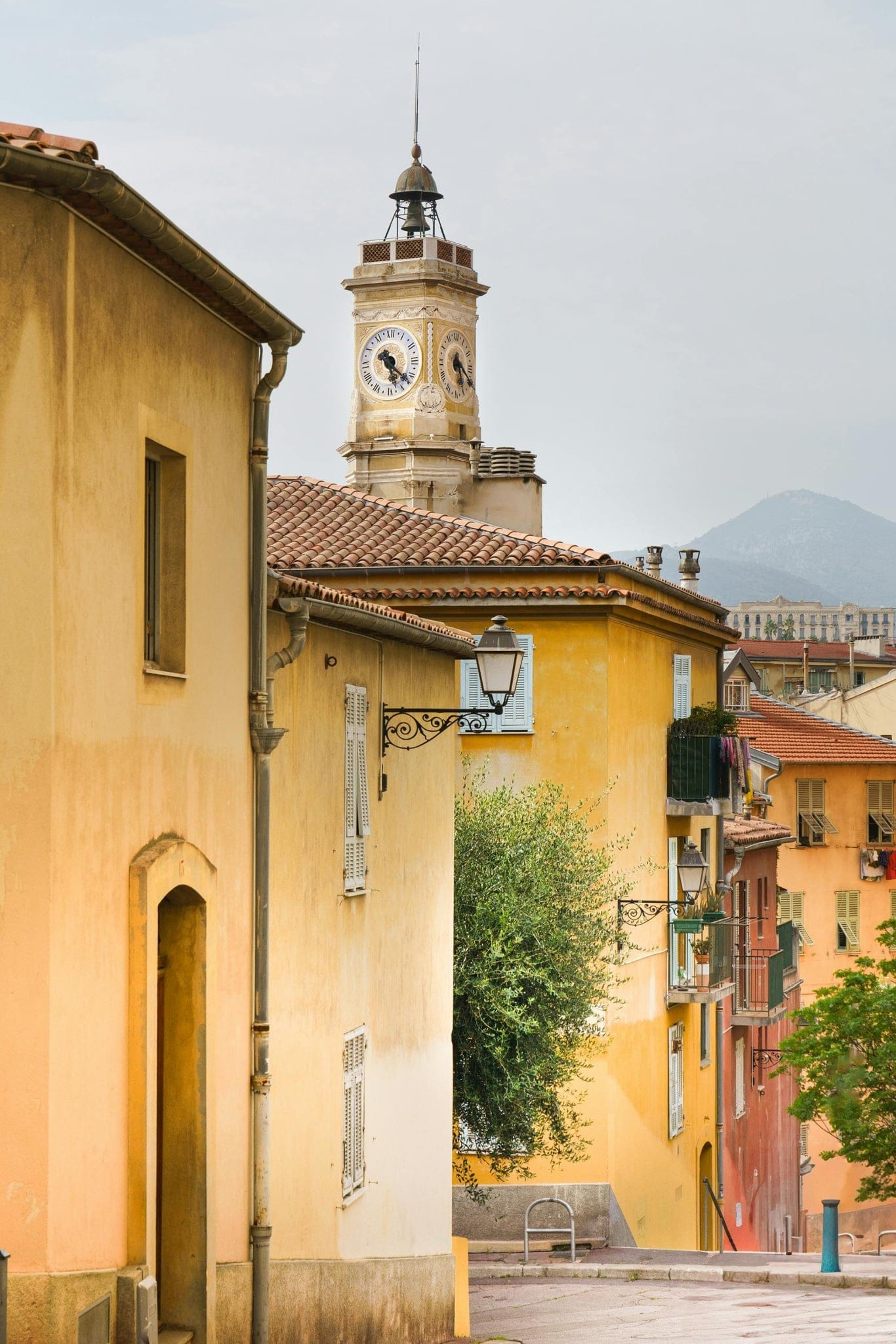 Top Destinations and Hot Spots with Your Mini Bus Rental