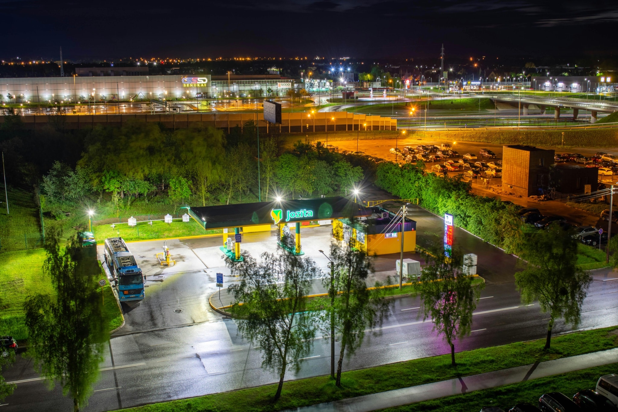 Top Destinations and Nightlife with Gambling Shuttle Bus Convenience