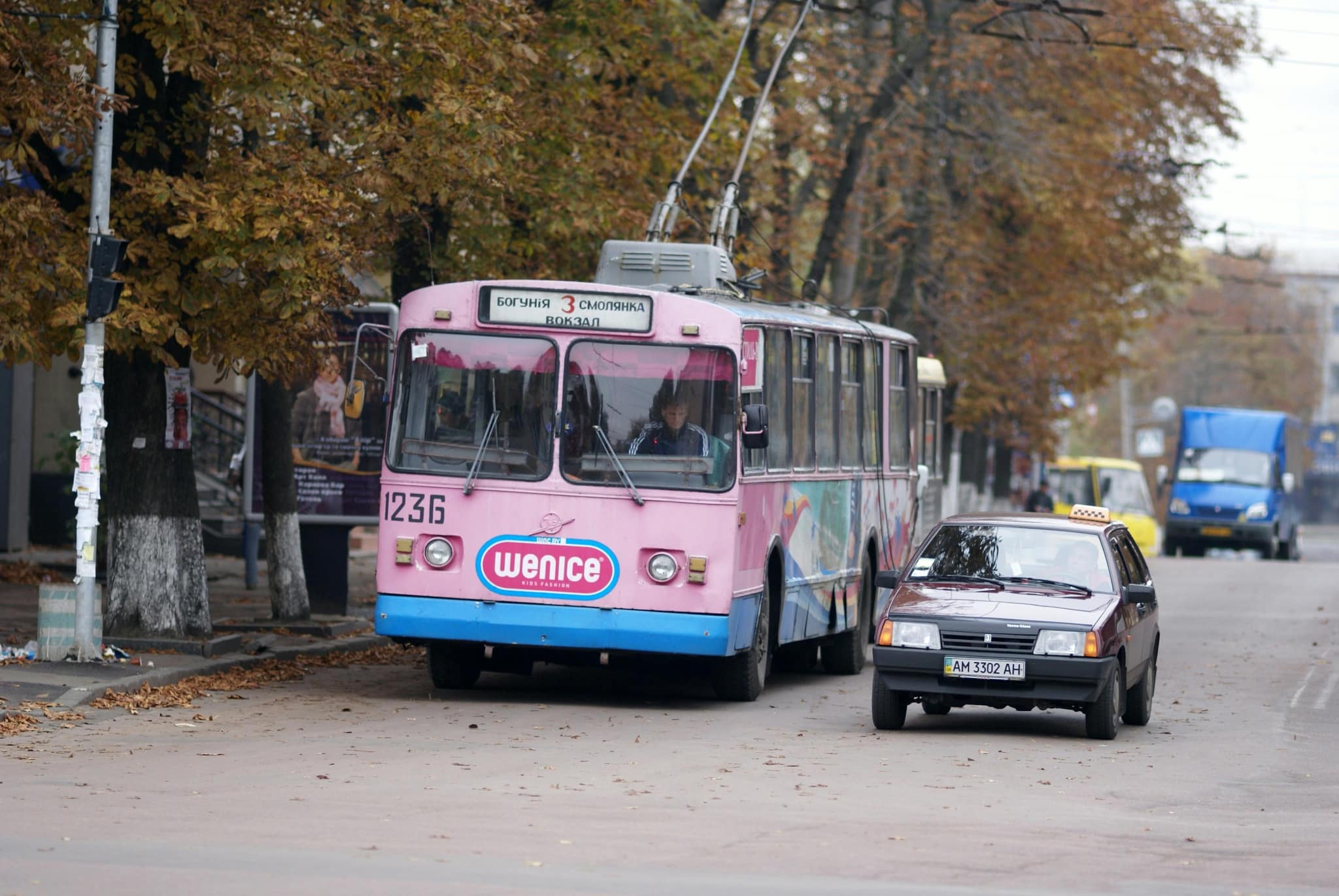 Top Attractions and Hot Spots with Your 18 Passenger Mini Bus