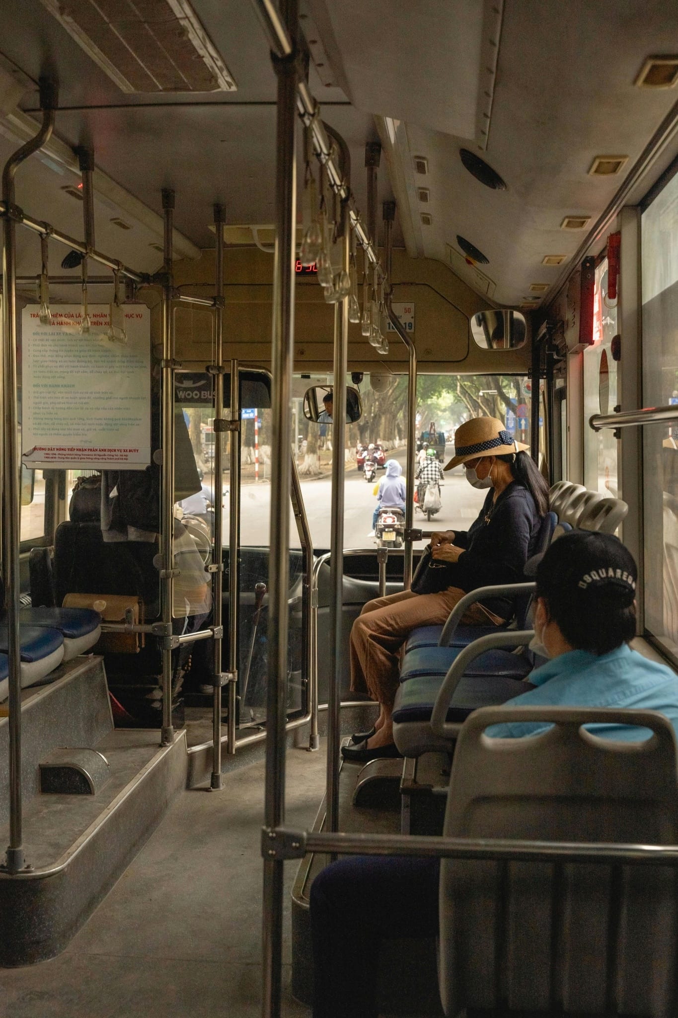 Luxury Group Transportation for Kentwood’s Best Attractions with a 36 Passenger Prom Party Bus