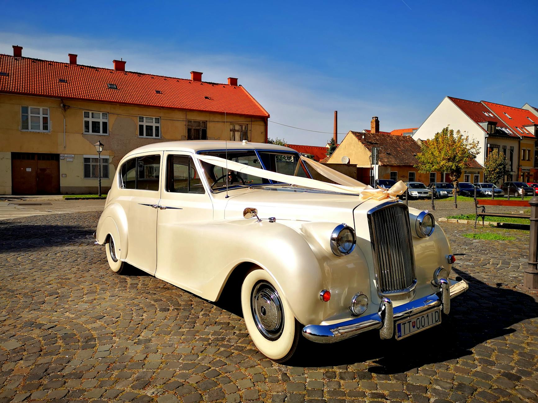 Prom-night transportation for Nashville groups